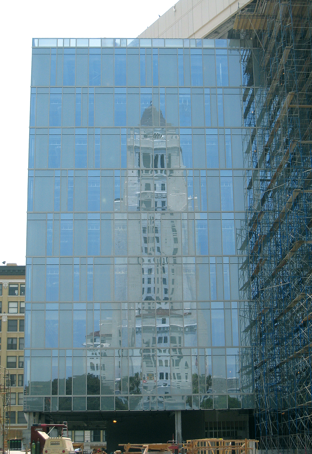 Los Angeles Police Department, Entrance facade during construction, with reflection in window of LA City Hall (photo: © Jeremy White)